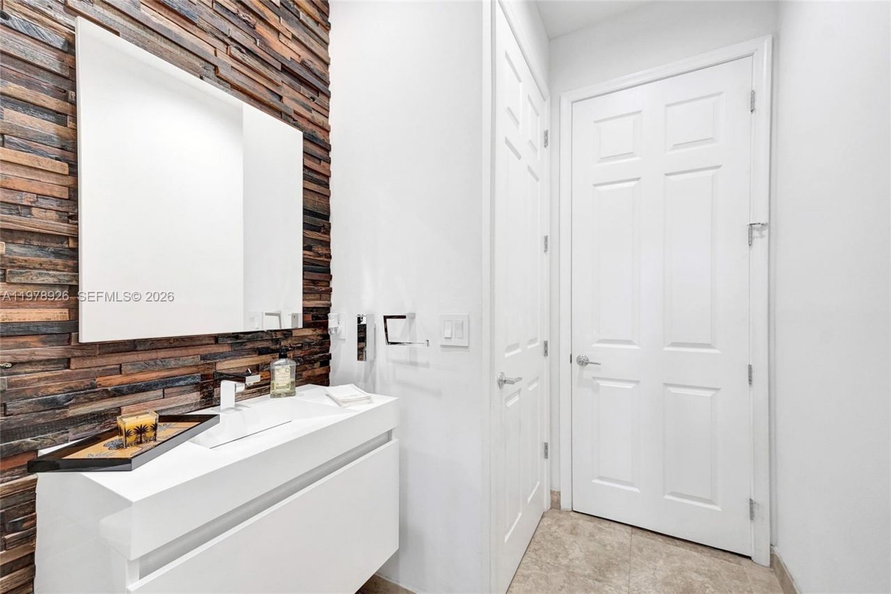 19413 38th Ct, Sunny Isles Beach, FL 33160 Photo