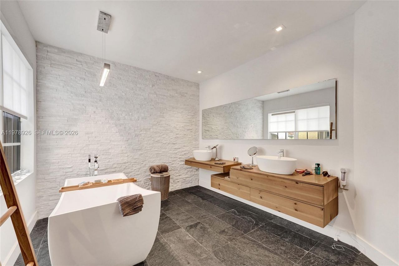 19413 38th Ct, Sunny Isles Beach, FL 33160 Photo