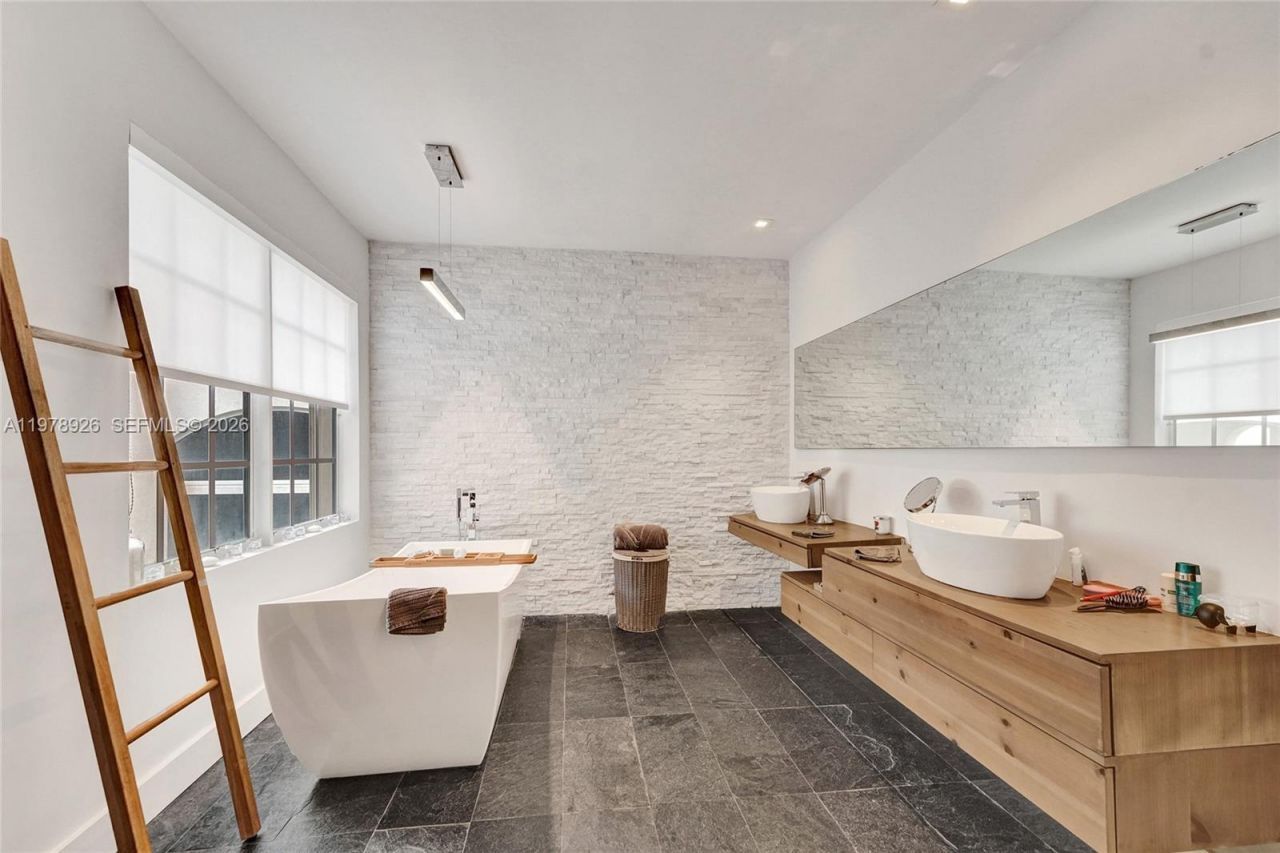 19413 38th Ct, Sunny Isles Beach, FL 33160 Photo