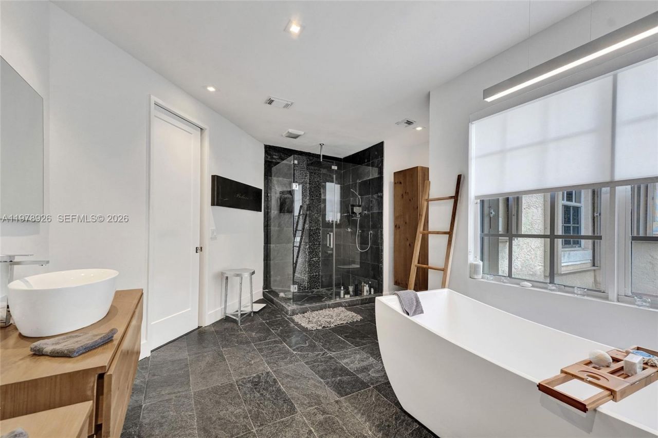 19413 38th Ct, Sunny Isles Beach, FL 33160 Photo