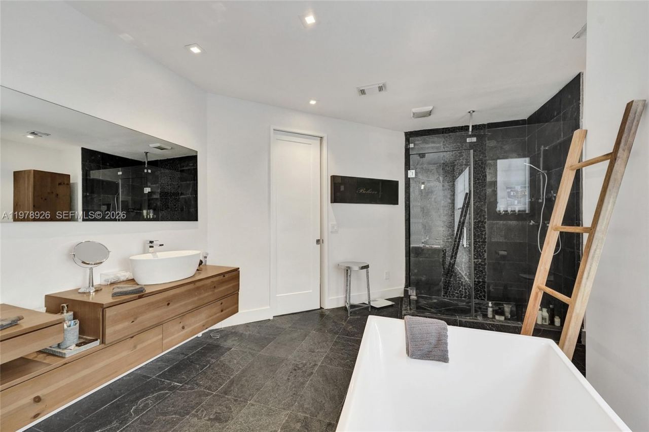 19413 38th Ct, Sunny Isles Beach, FL 33160 Photo