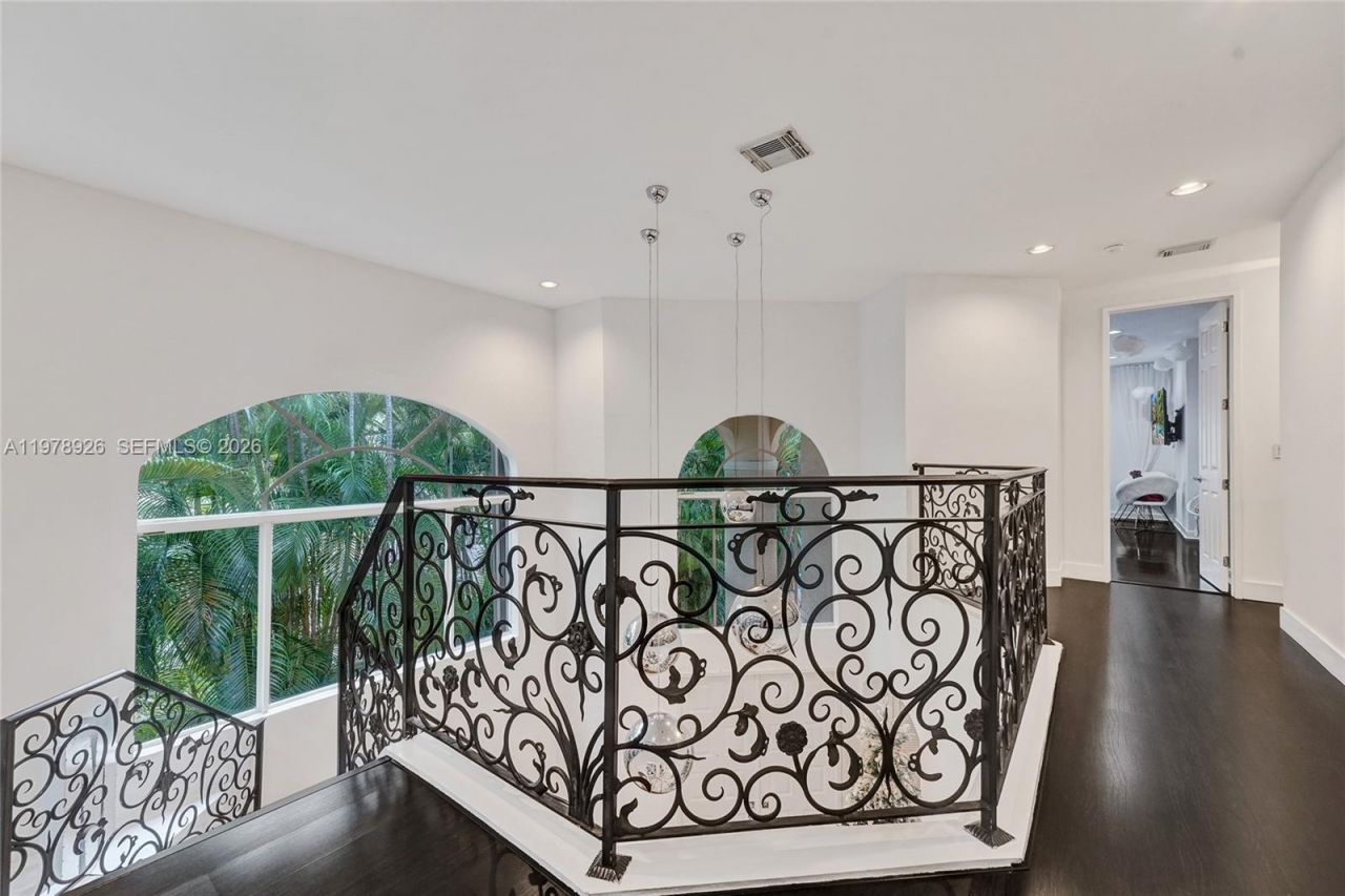 19413 38th Ct, Sunny Isles Beach, FL 33160 Photo