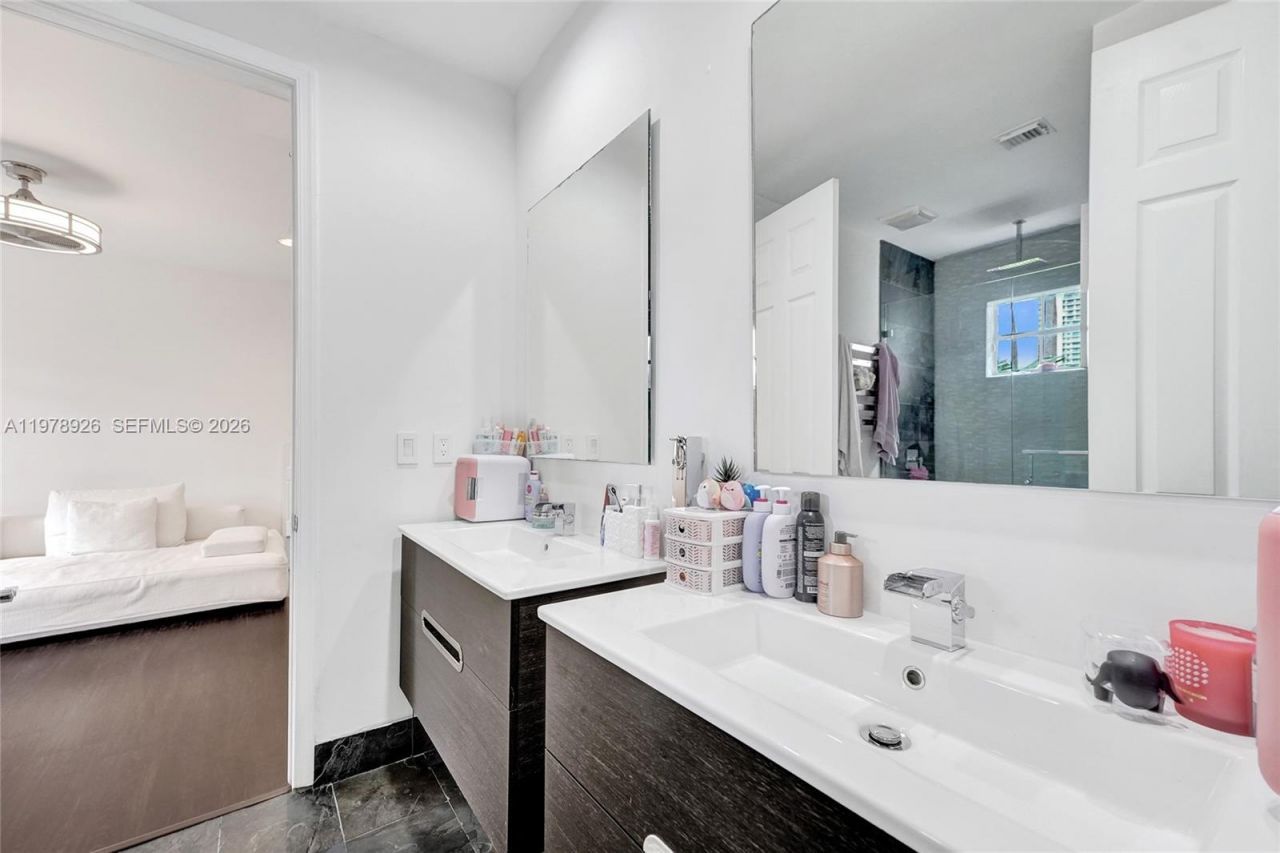 19413 38th Ct, Sunny Isles Beach, FL 33160 Photo