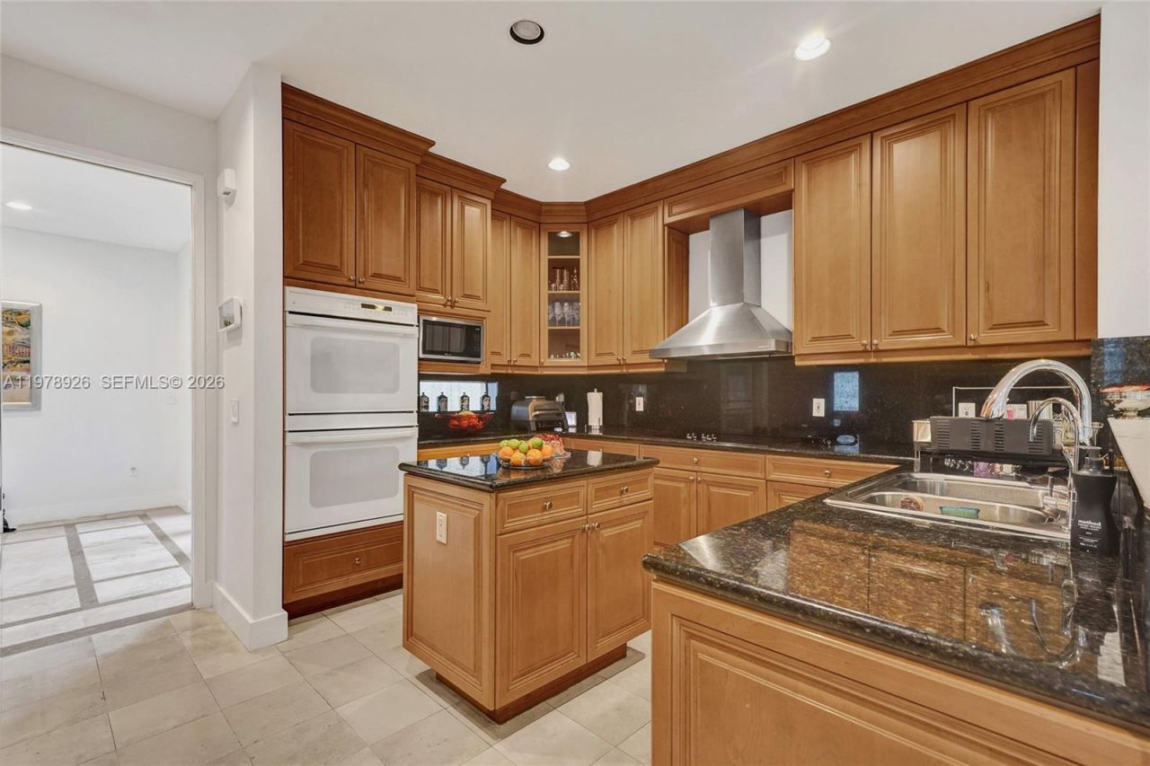 19413 38th Ct, Sunny Isles Beach, FL 33160 Photo