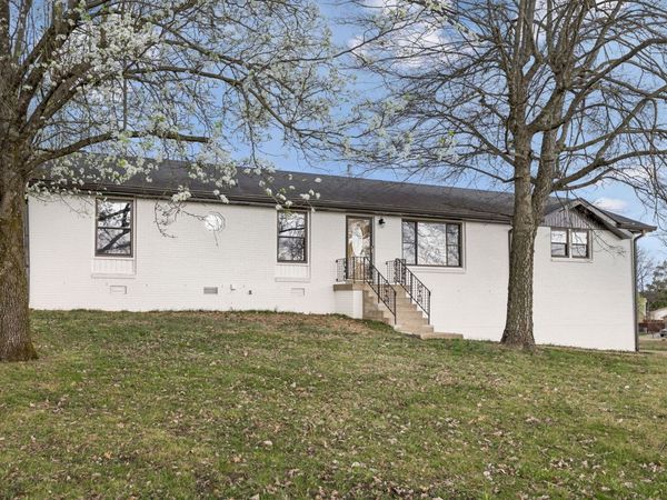 171 New Shackle Island Rd , Hendersonville, TN 37075