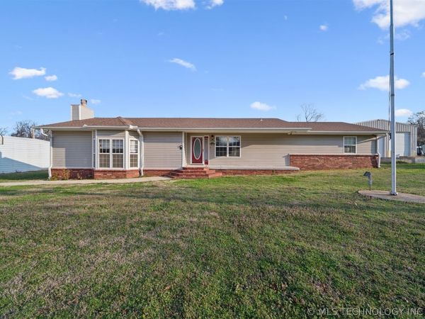 2 W Walnut Street, Salina, OK 74365