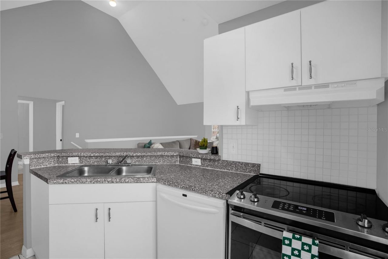 6324 Raleigh Street, Unit 712, Orlando, FL 32835 Photo