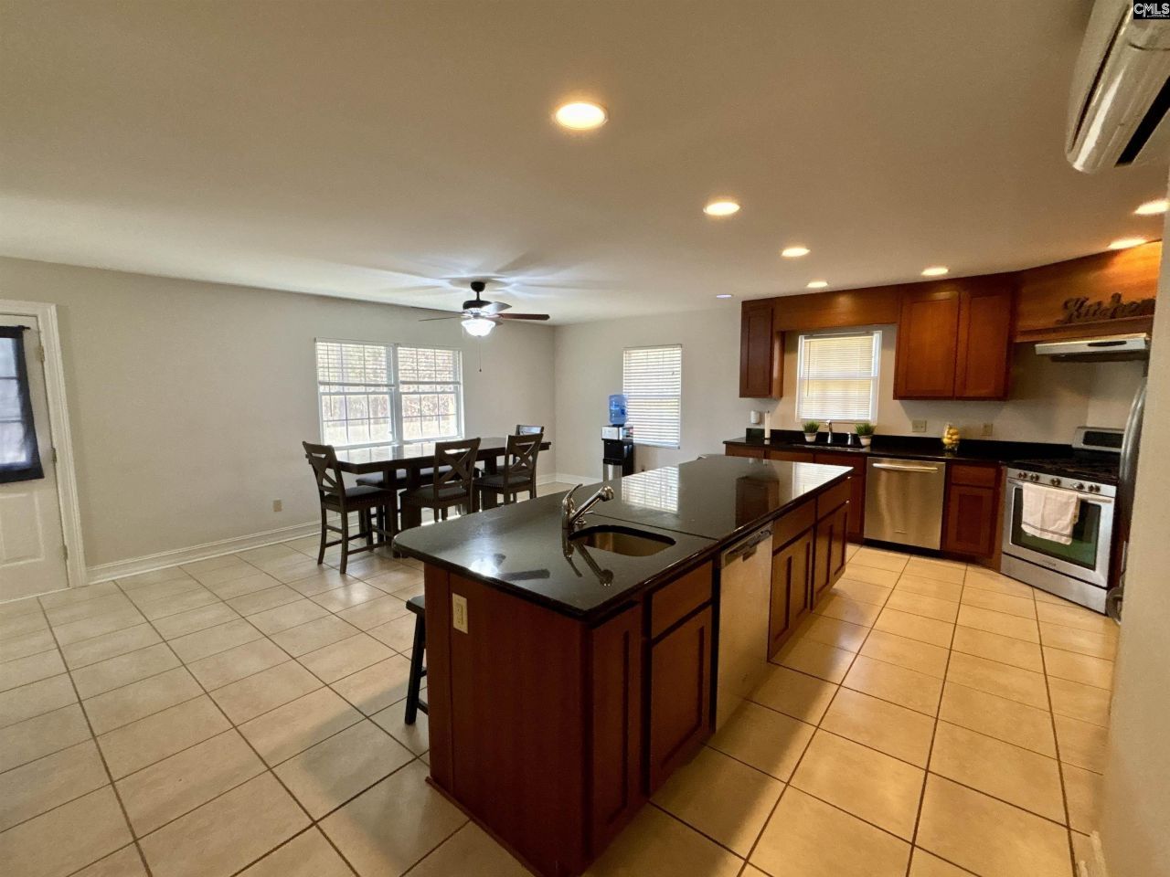 330 Canada Drive  Photo 18