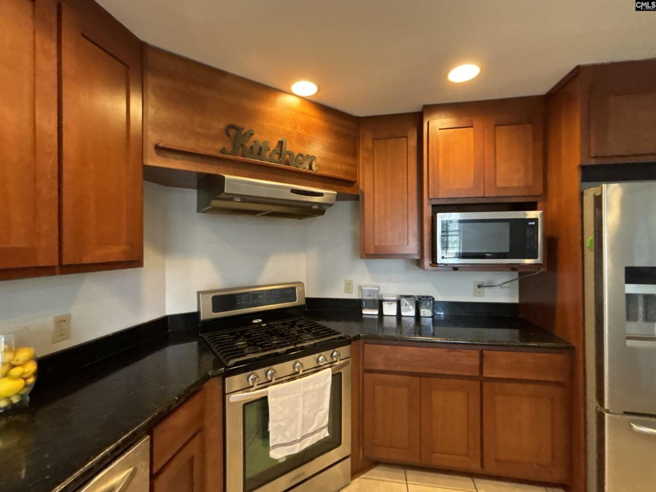 330 Canada Drive  Photo 24