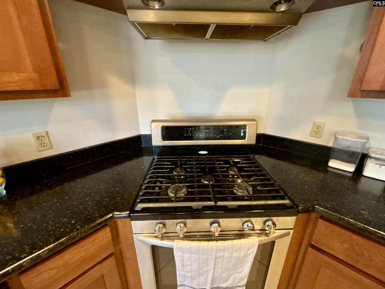 330 Canada Drive  Photo 27