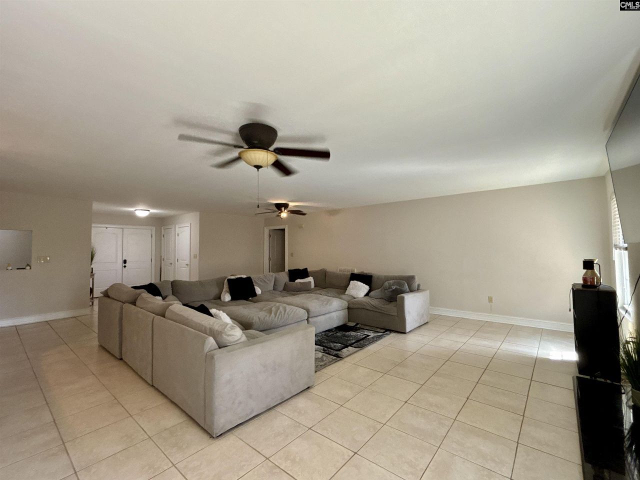 330 Canada Drive  Photo 28