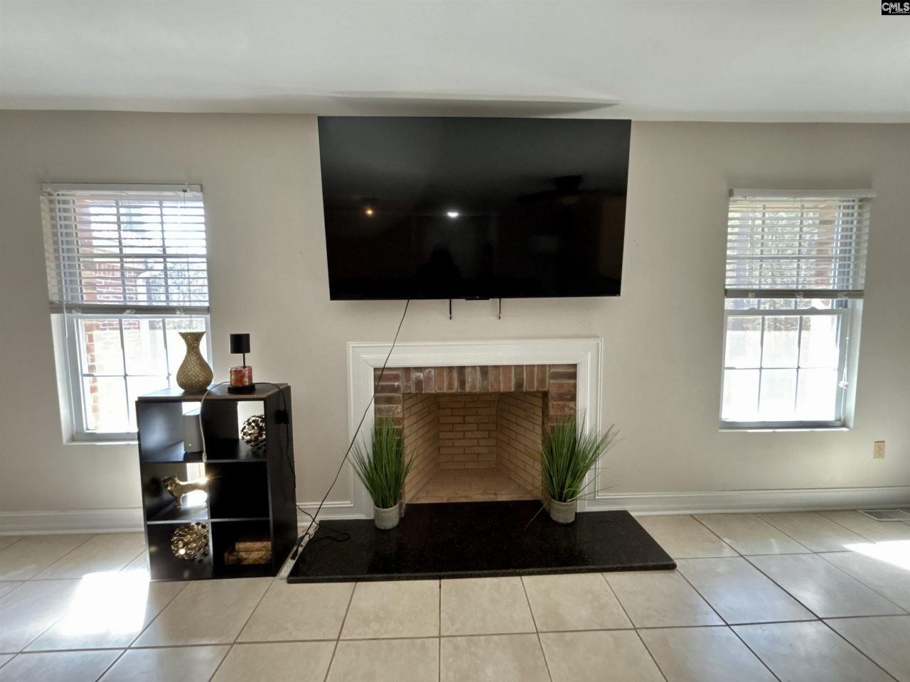 330 Canada Drive  Photo 31