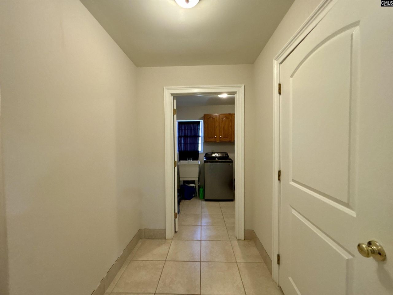 330 Canada Drive  Photo 33