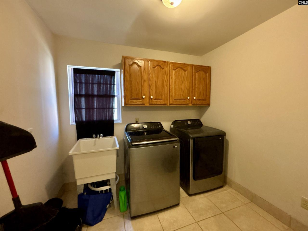 330 Canada Drive  Photo 35