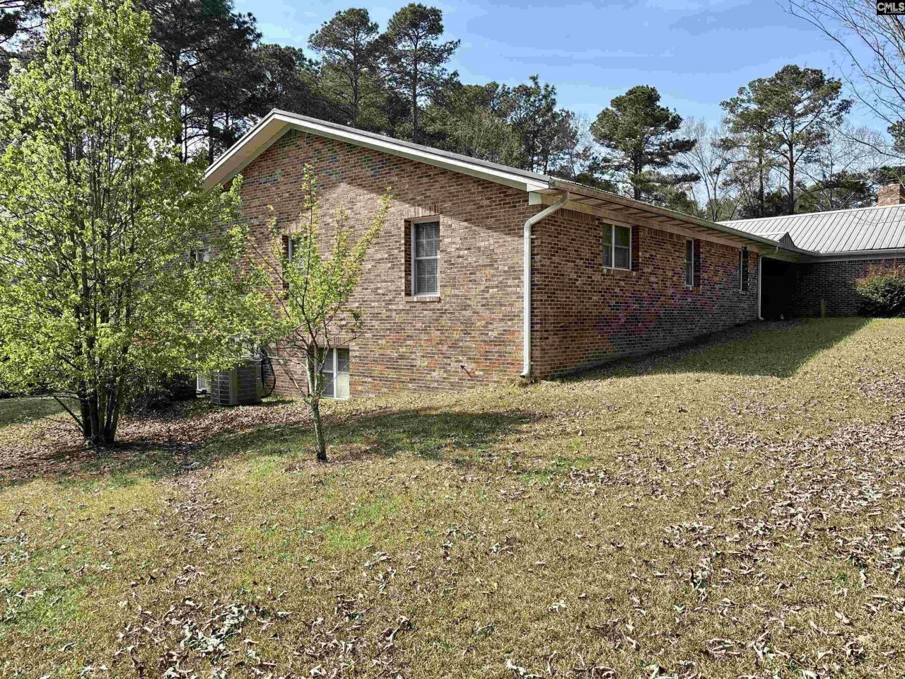 330 Canada Drive  Photo 4