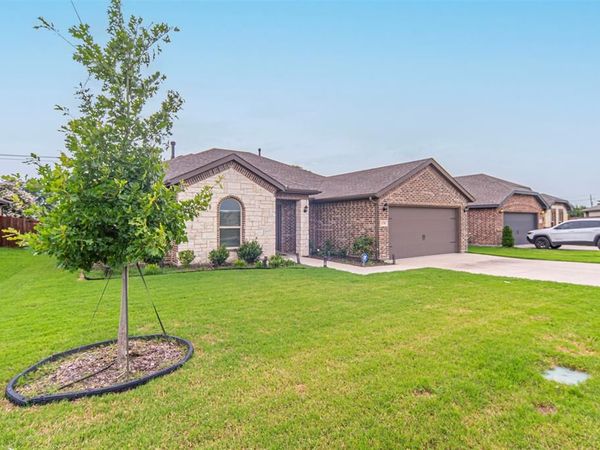 1338 Winding Hollow Drive, Grand Prairie, TX 75052