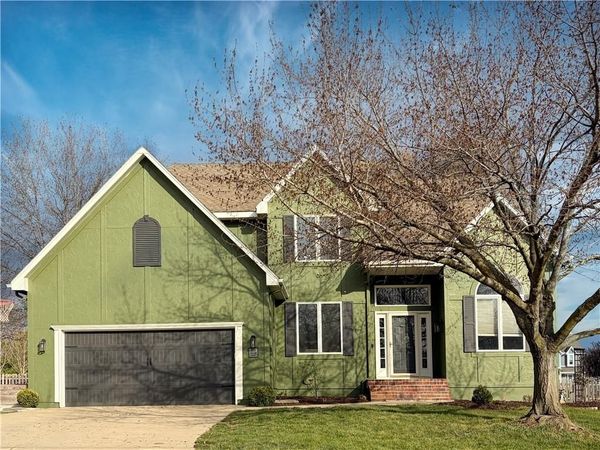 704 SW Trailpark Court, Lee's Summit, MO 64081