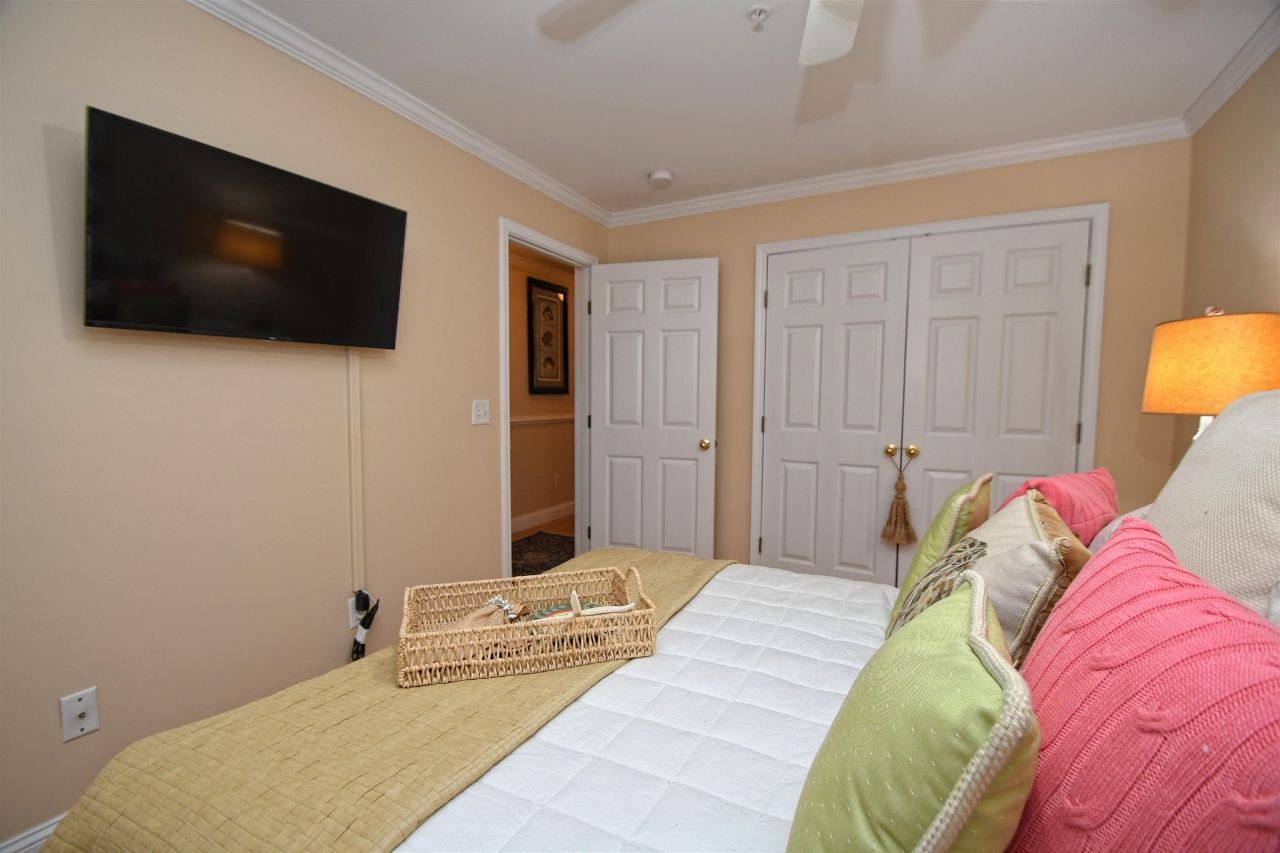 4366 Rivergate Ln. Photo 12