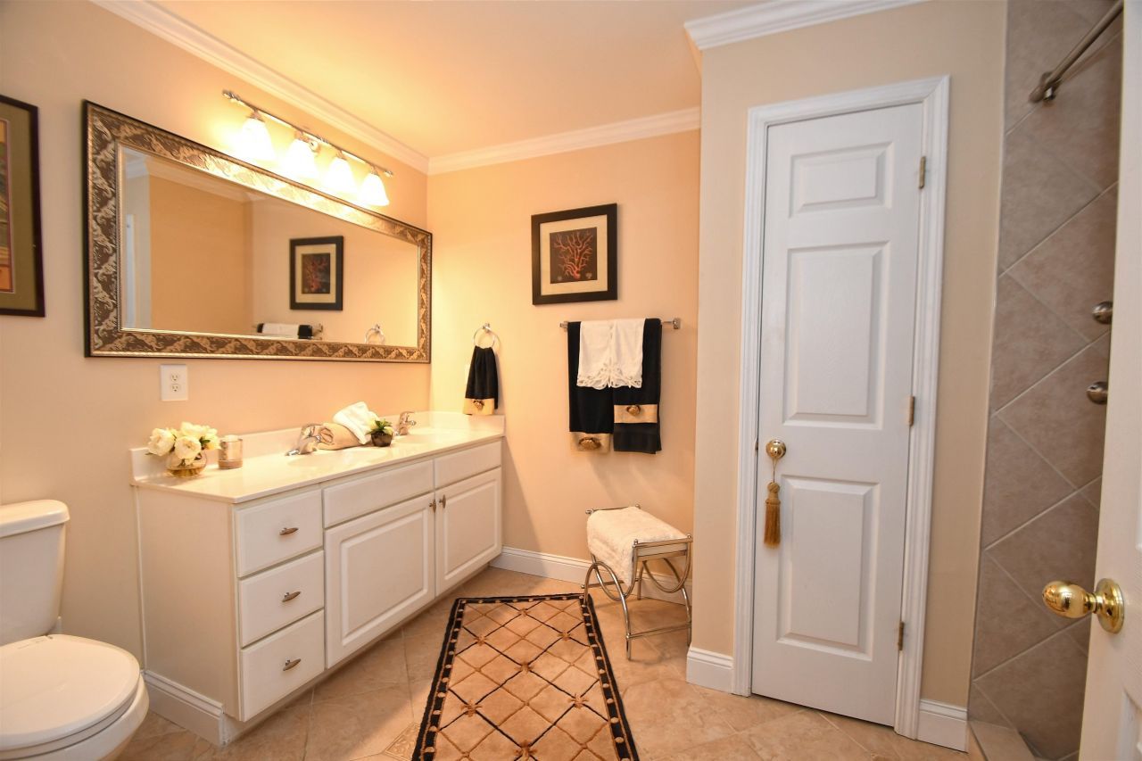 4366 Rivergate Ln. Photo 9