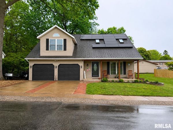 300 N WALNUT Street, Rochester, IL 62563