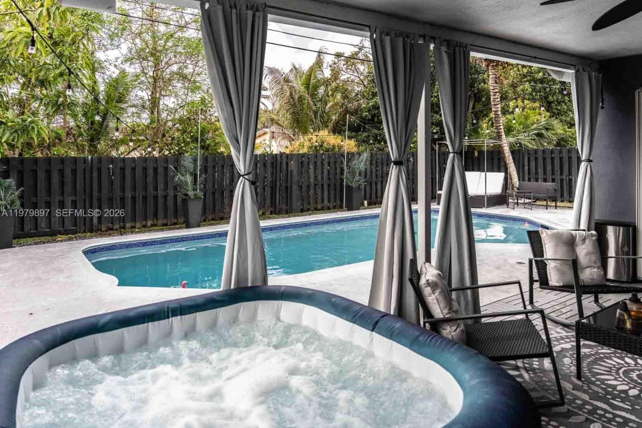 6680 NW 24th Pl, Sunrise, FL 33313 Photo