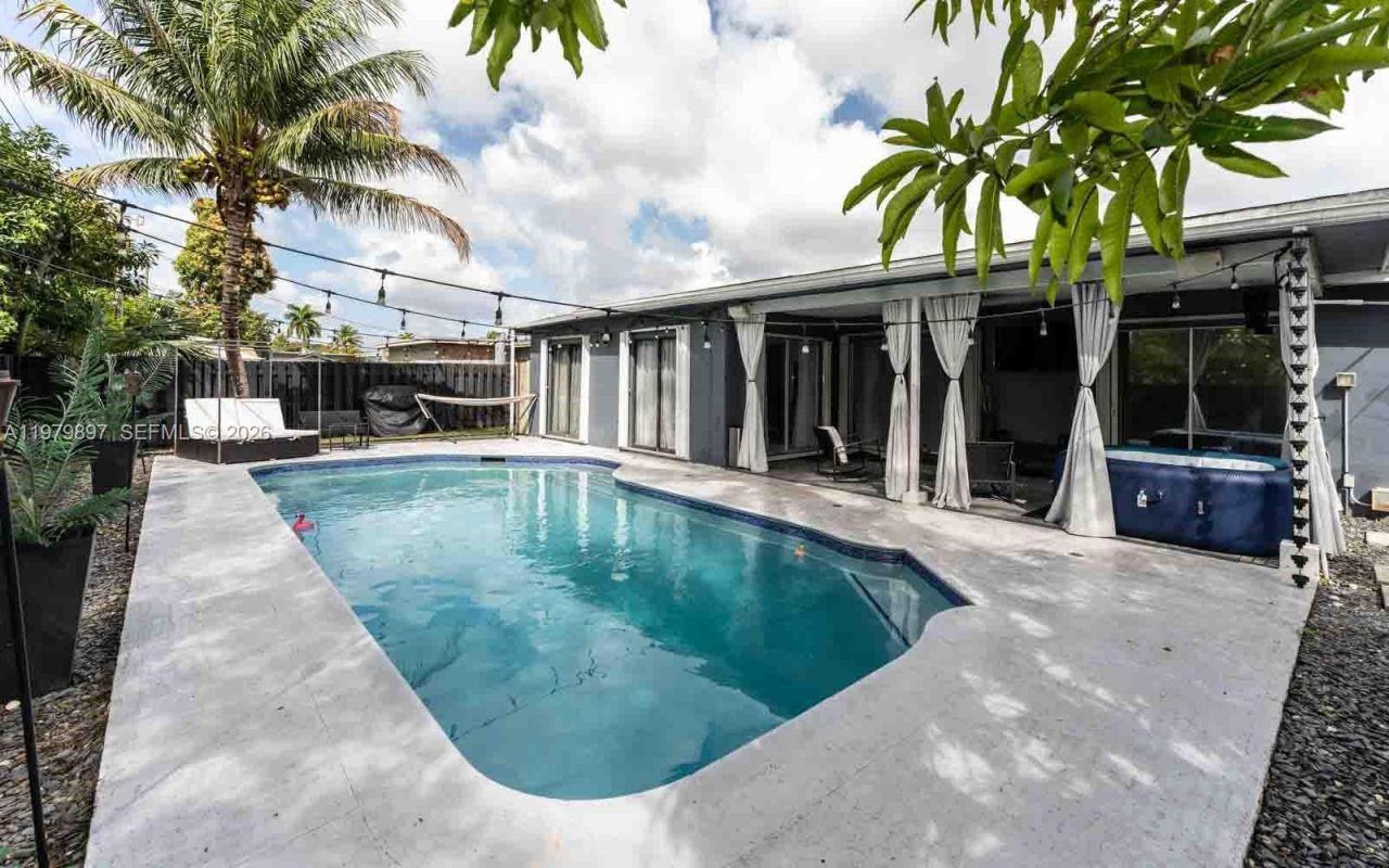 6680 NW 24th Pl, Sunrise, FL 33313 Photo