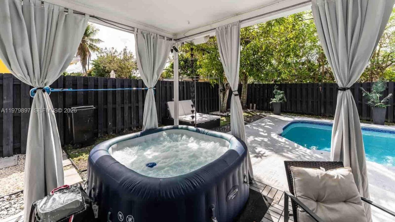 6680 NW 24th Pl, Sunrise, FL 33313 Photo