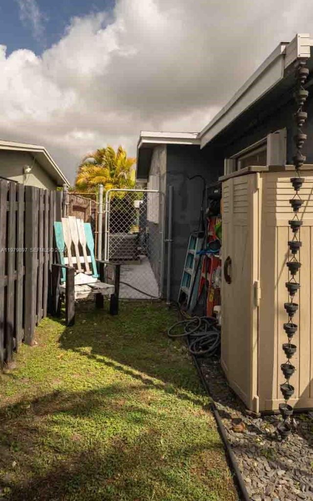 6680 NW 24th Pl, Sunrise, FL 33313 Photo