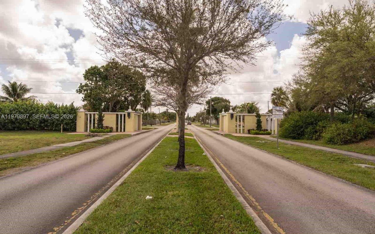 6680 NW 24th Pl, Sunrise, FL 33313 Photo