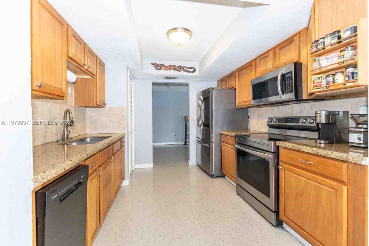 6680 NW 24th Pl, Sunrise, FL 33313 Photo