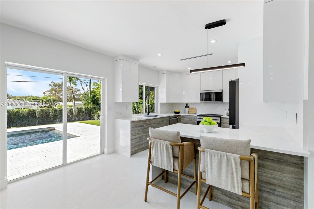 1840 NE 199th St , Miami, FL 33179 Photo