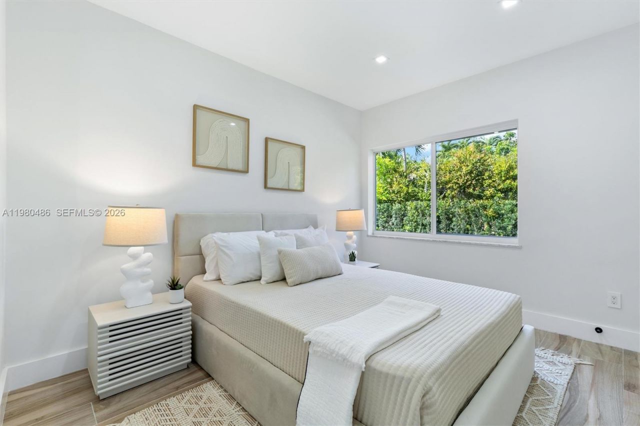 1840 NE 199th St , Miami, FL 33179 Photo