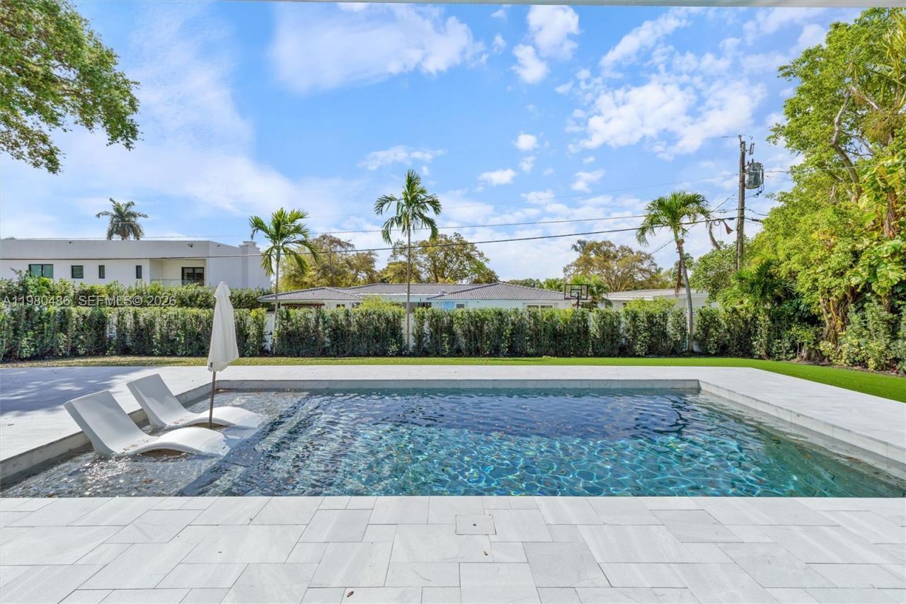 1840 NE 199th St , Miami, FL 33179 Photo