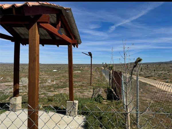 136 E Avenue W8, Pearblossom, CA 93553