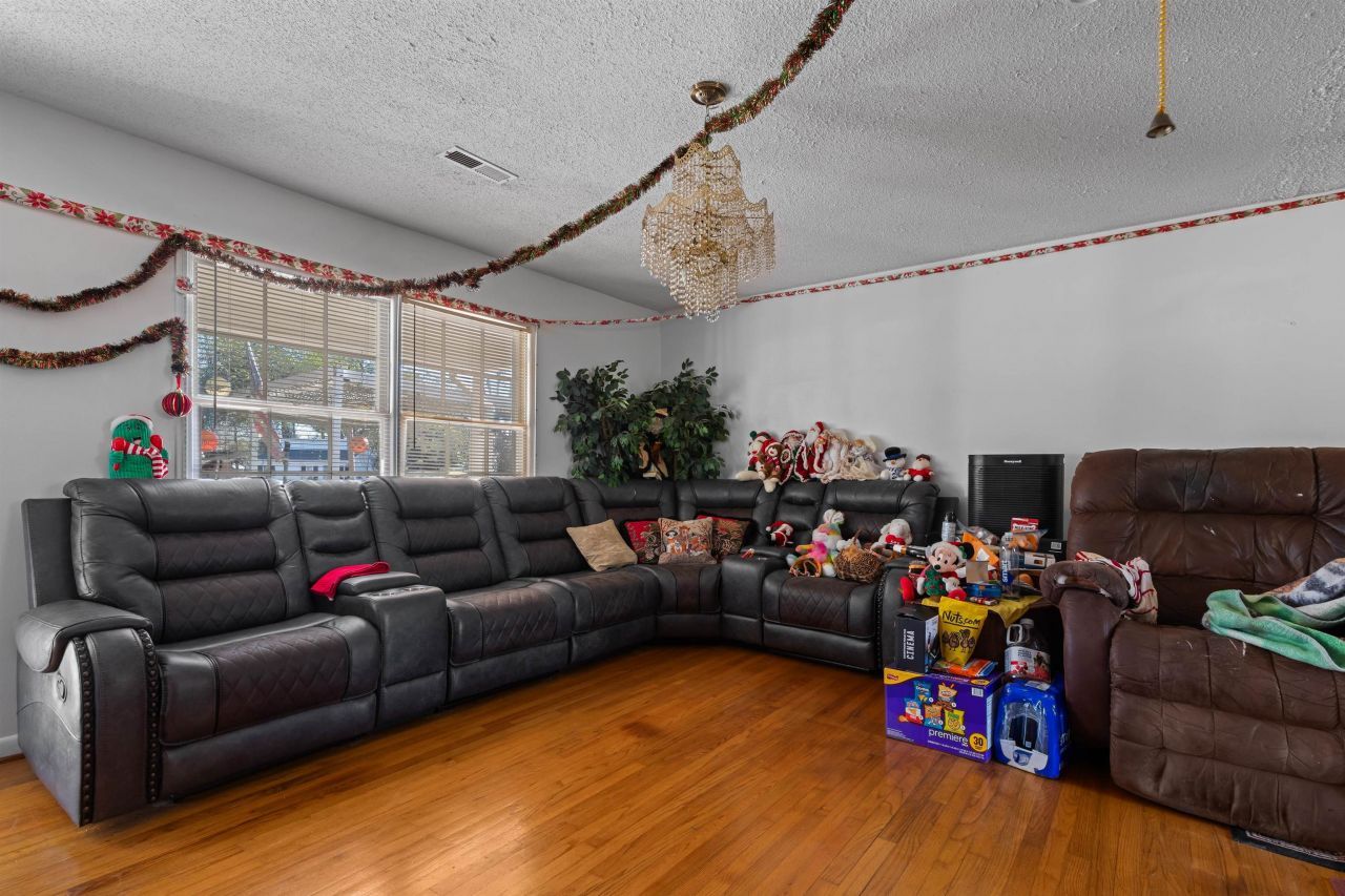 3422 Longwood Ln. Photo 4