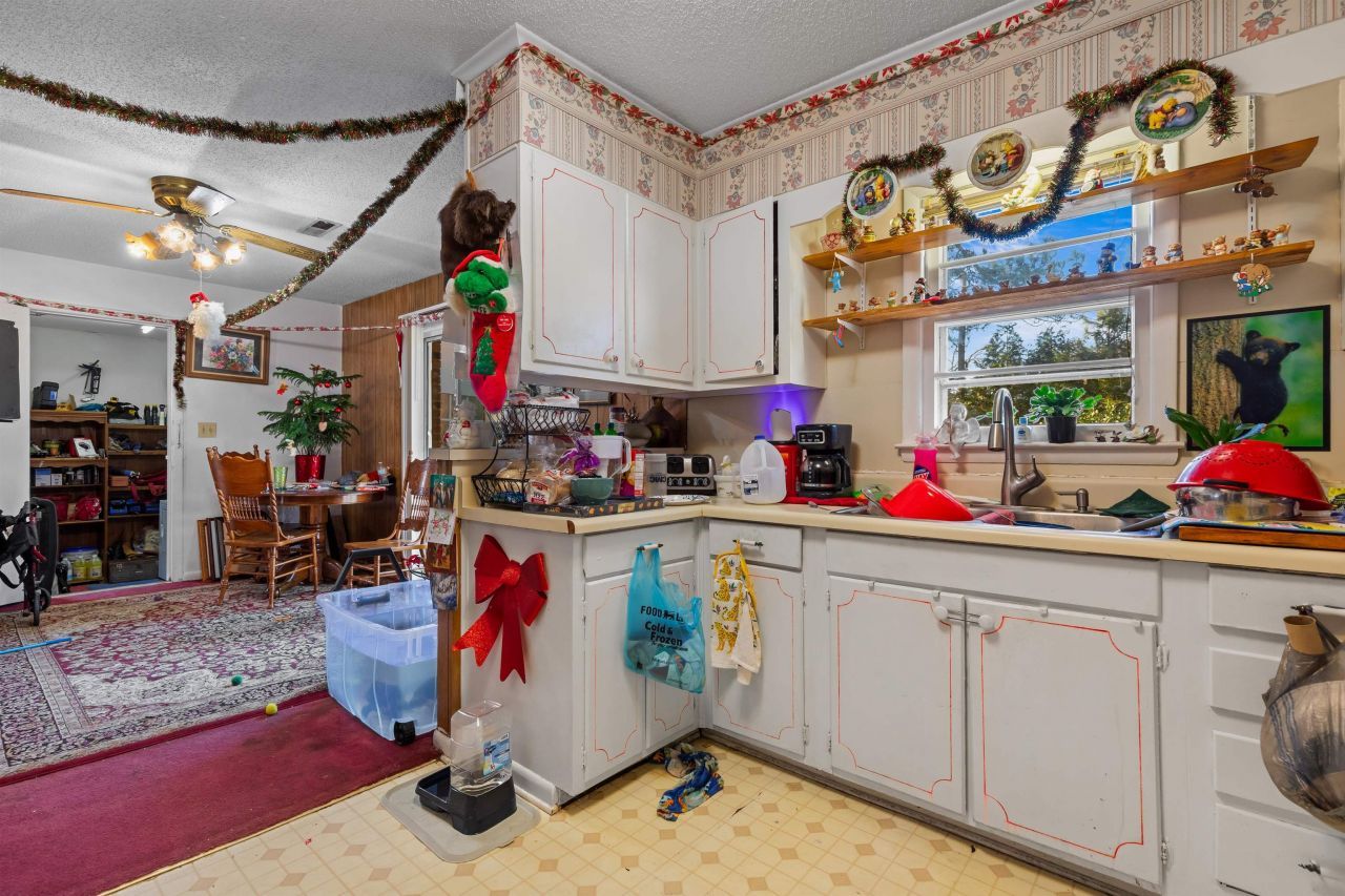 3422 Longwood Ln. Photo 8