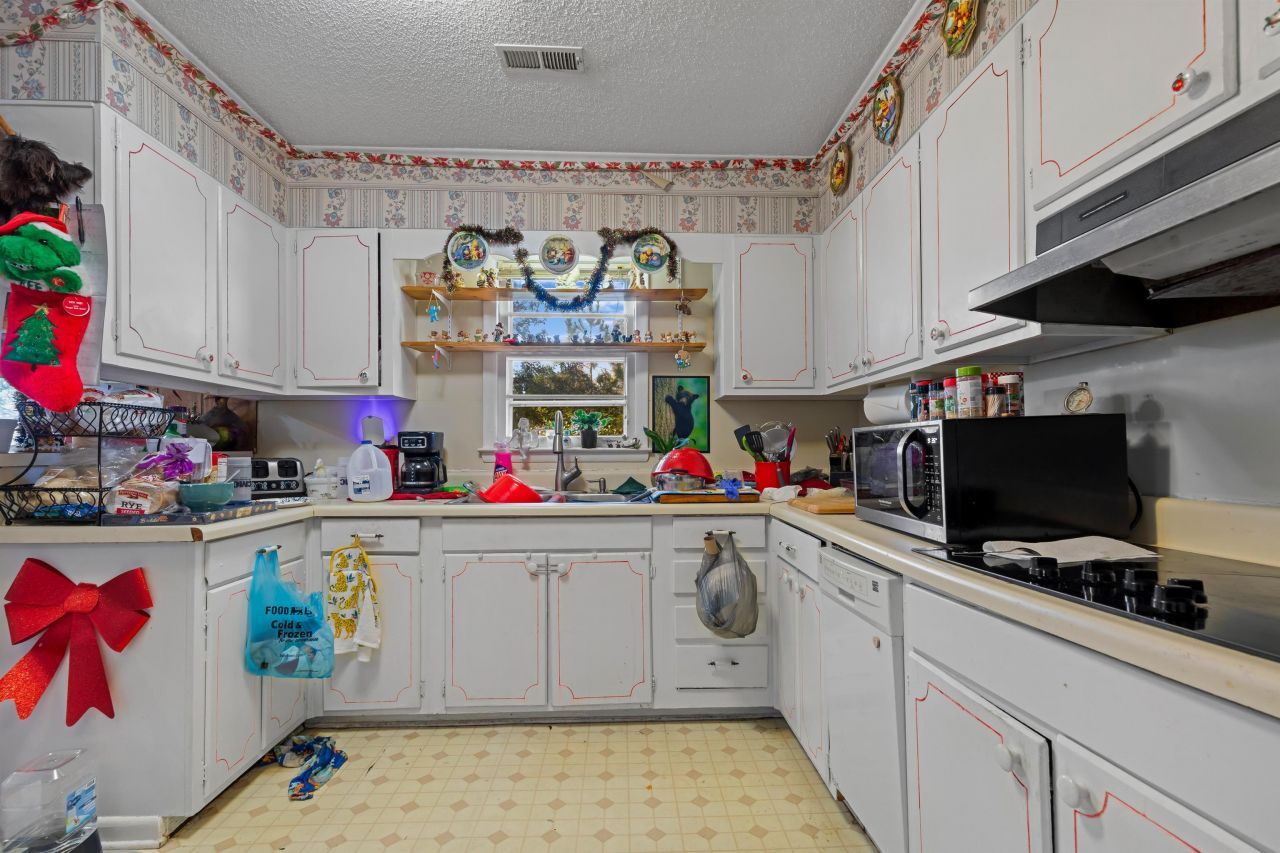 3422 Longwood Ln. Photo 9