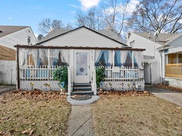 6747 Mettetal Street, Detroit, MI 48228