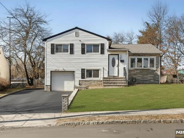 35 Eastern Parkway, HILLSIDE, NJ 07205
