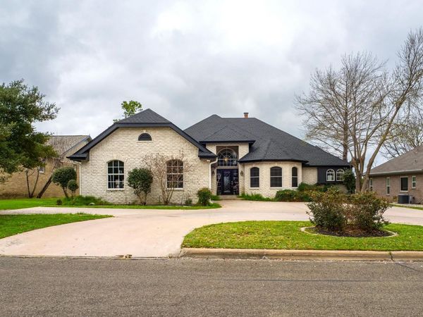 415 Saint Andrews ST, Meadowlakes, TX 78654