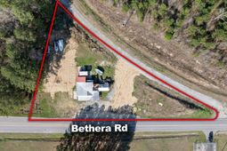 1042 Bethera Road photo 4