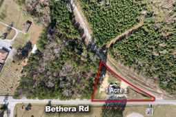 1042 Bethera Road photo 4