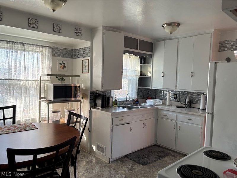 15304 Harvard Avenue, Cleveland, OH 44128 Photo 3