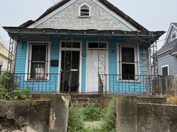 222 Brooks, San Antonio, TX 78208