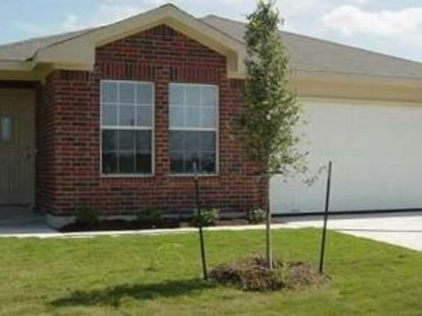 2338 Green Meadows LN, Buda, TX 78610