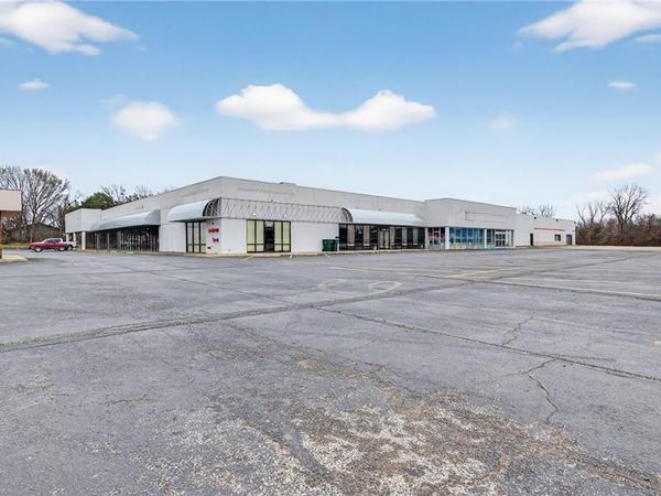 310 E Main Street, Parsons, KS 67357