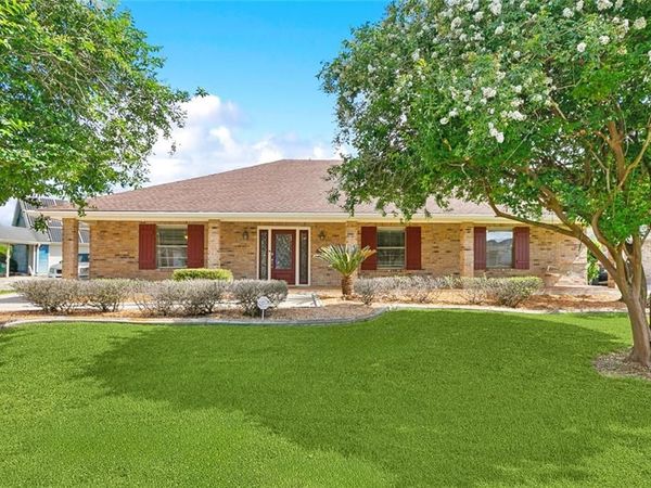 1825 LAKE SUPERIOR Drive , Harvey, LA 70058