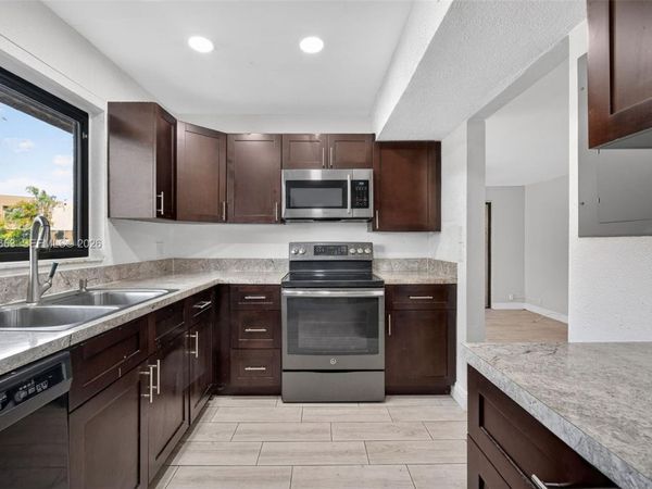 1451 NW 92nd Ave, Unit 191, Pembroke Pines, FL 33024