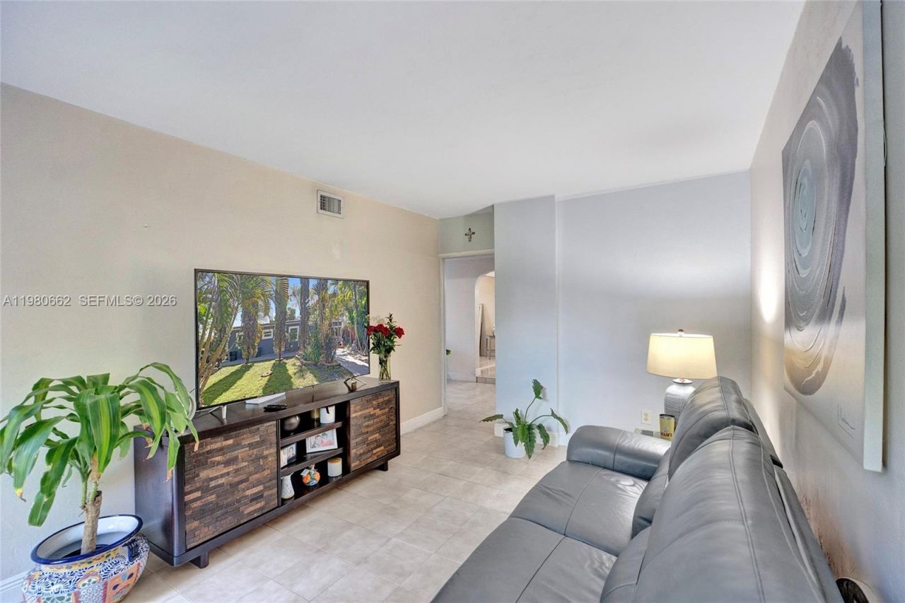 2258 SW 15th St , Miami, FL 33145 Photo