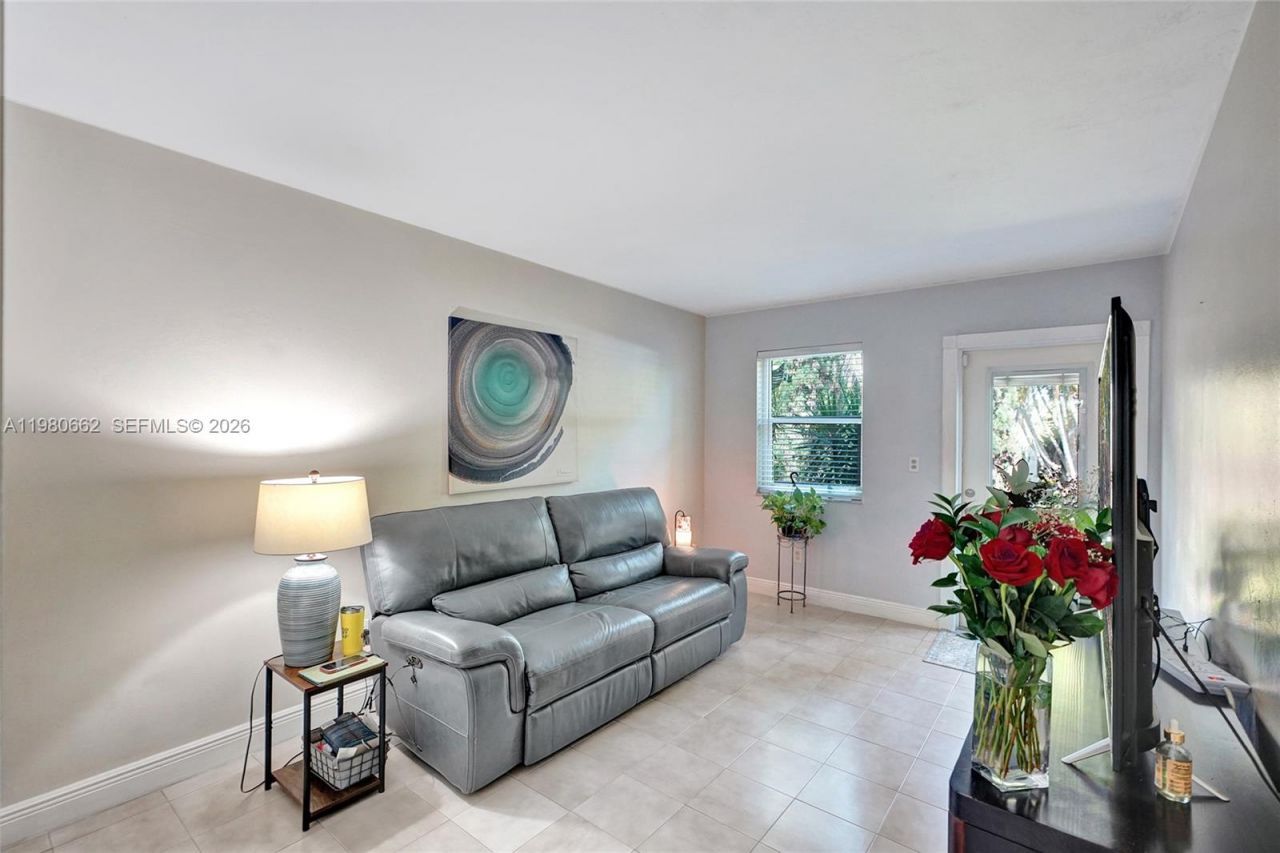 2258 SW 15th St , Miami, FL 33145 Photo